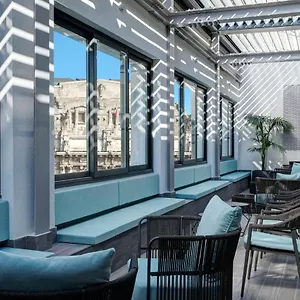 Iq Hotel